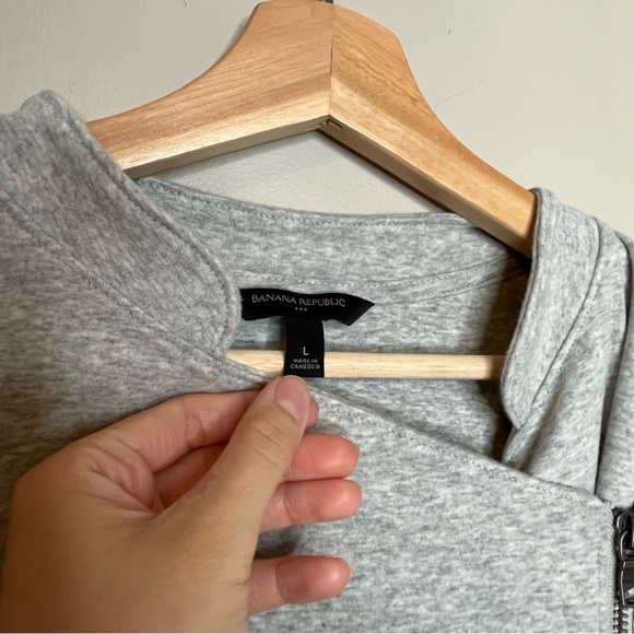 Banana Republic Asymmetrical Grey Long Sleeve Zip Fleece Jacket Size Large - Picture 5 of 8